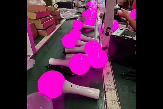 Draadloze DMX-controller voor draadloze besturing van oplaadbare LED-balstokjes die worden gebruikt bij concerten en repetities van meerdere dagen